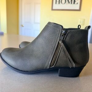 Sugar Brand Olive Green Boots – Women’s Size 8 – Never Worn